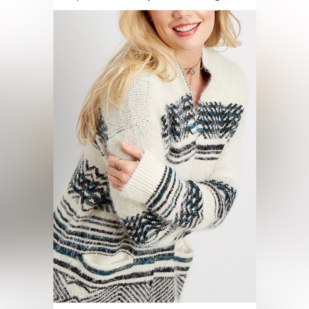 428 EUC Maurices Black Cream Patterned Fuzzy Duster Cardigan XS